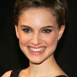 Krótka fryzura Natalie Portman odsłania piękną twarz aktorki