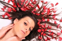 10 sposobów na elektryzujące się włosy