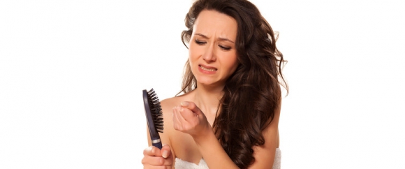 Jak czyścić szczotki i grzebienie do włosów (2)