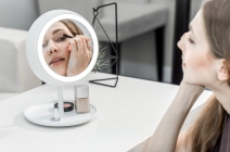 Lustereczko powiedz przecie – ten gadżet pozwala na perfekcyjny make-up