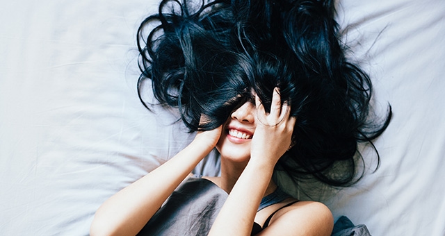 Jak chronić włosy podczas snu?